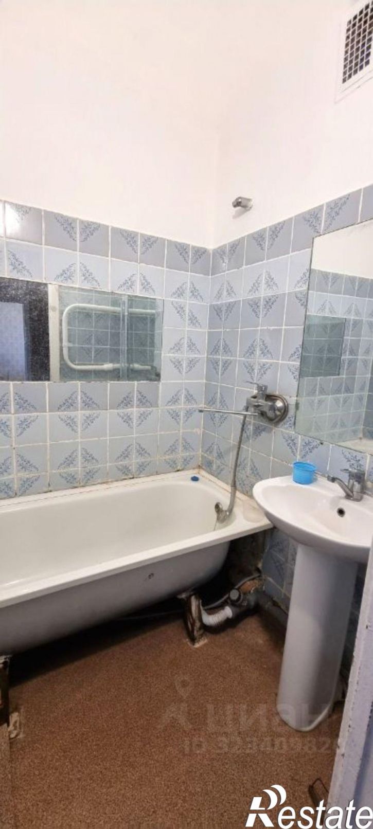 2-комн квартира проспект Космонавтов, 15,  д. 15