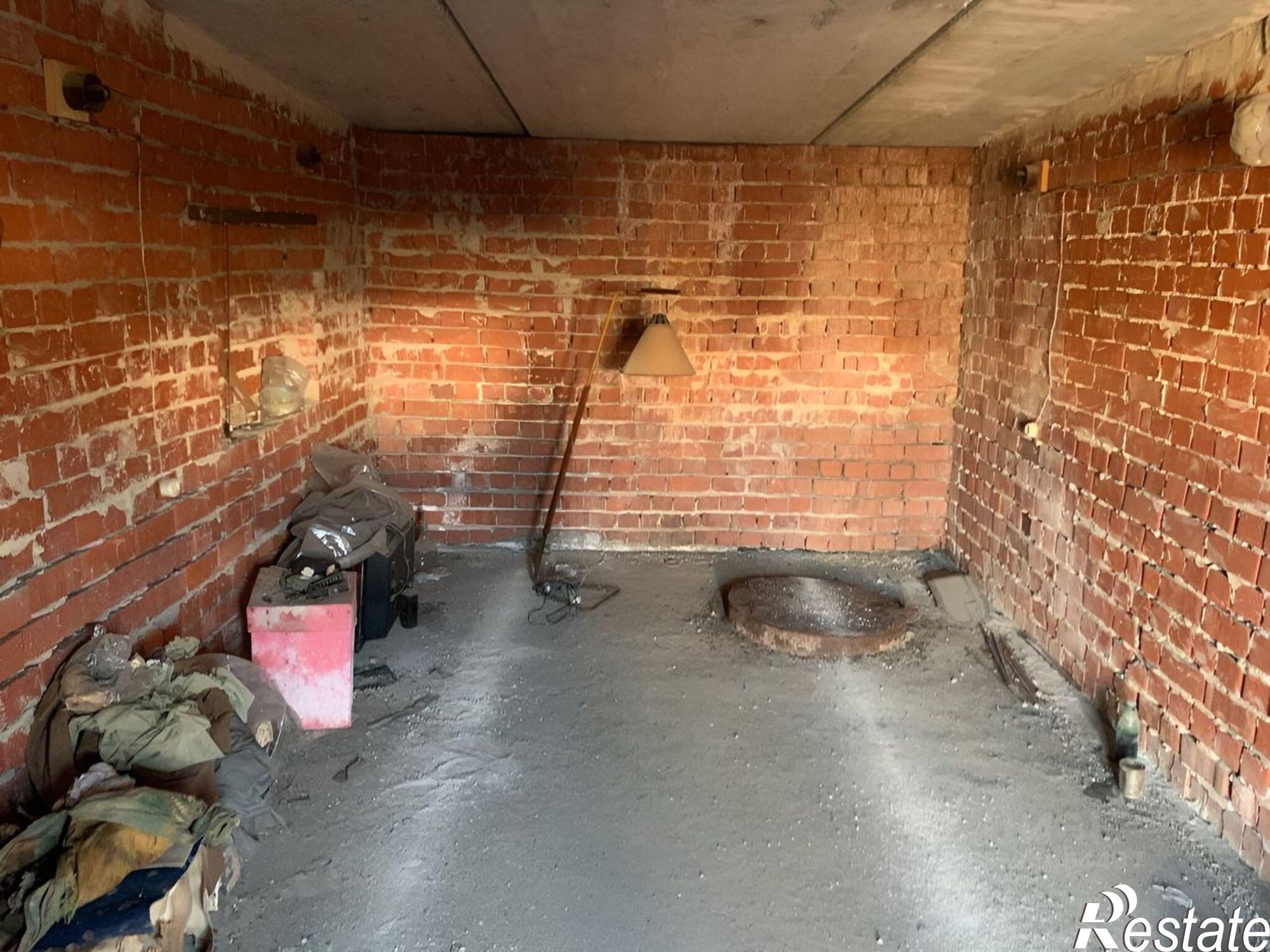 Купить гараж, место в паркинге за 350 000 рублей на ул Индустриальная