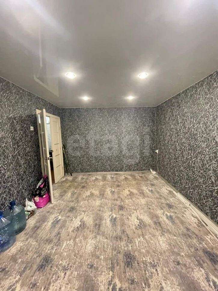 2-комн квартира улица Емлина