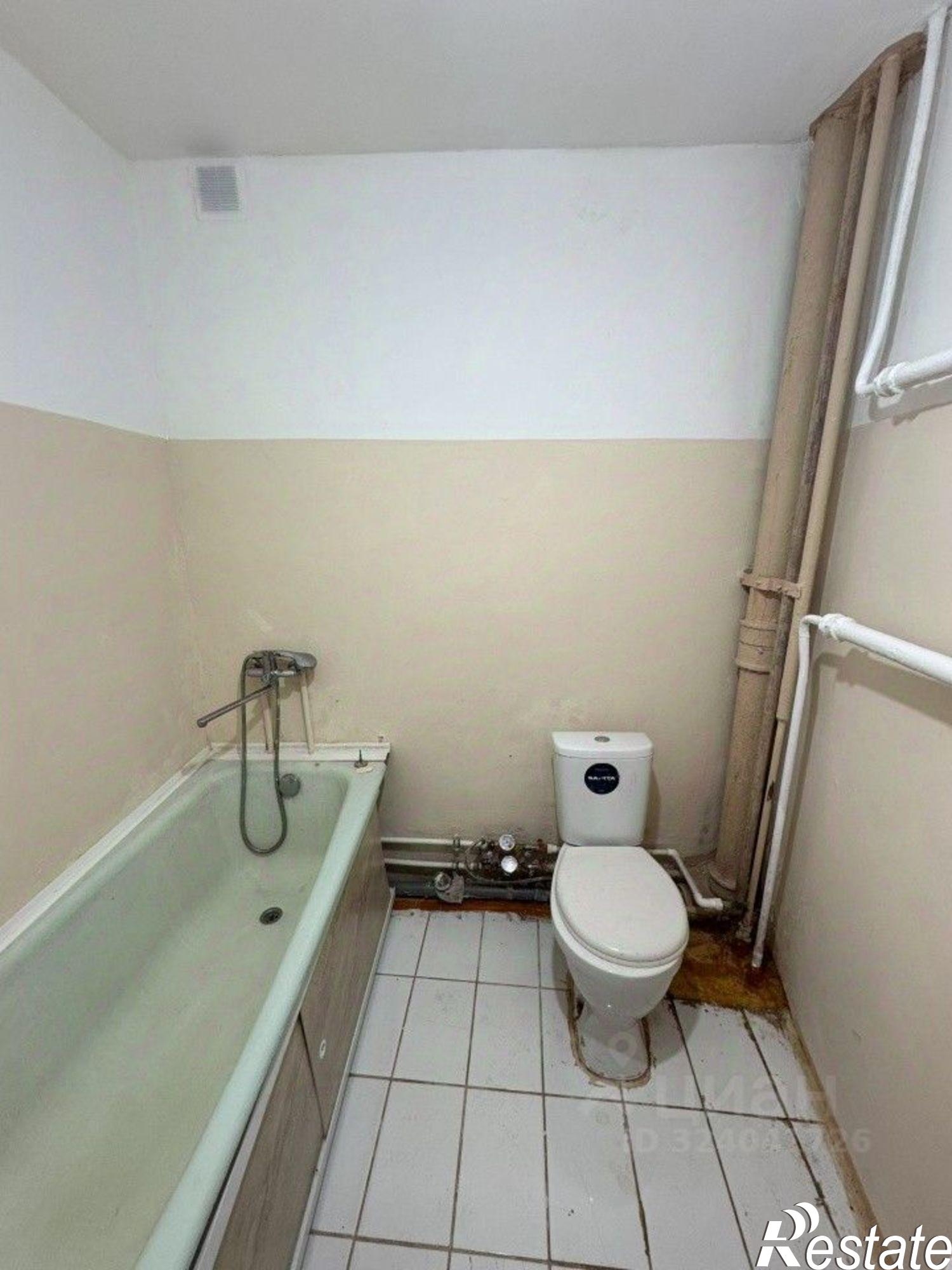 Купить квартиру за 2 280 000 рублей на улица Емлина, 12Б