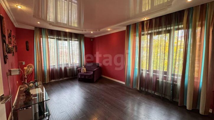 3-комн квартира улица Чкалова