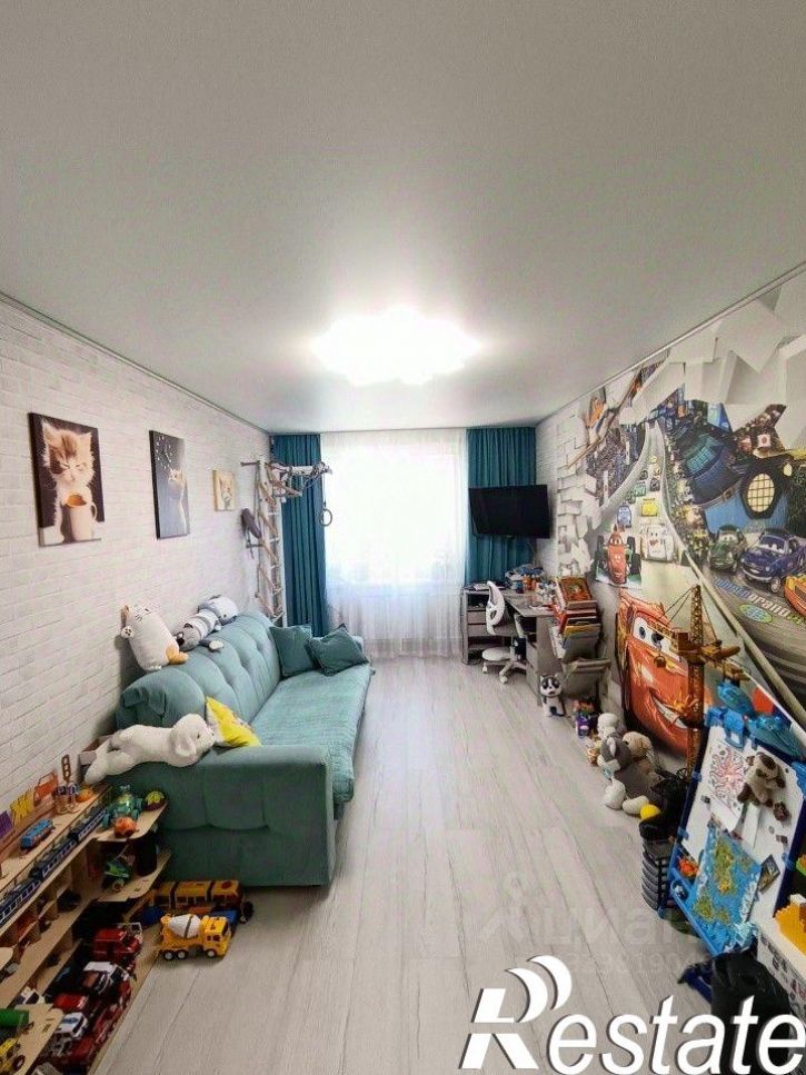 2-комн квартира улица Сакко и Ванцетти, 10,  д. 10