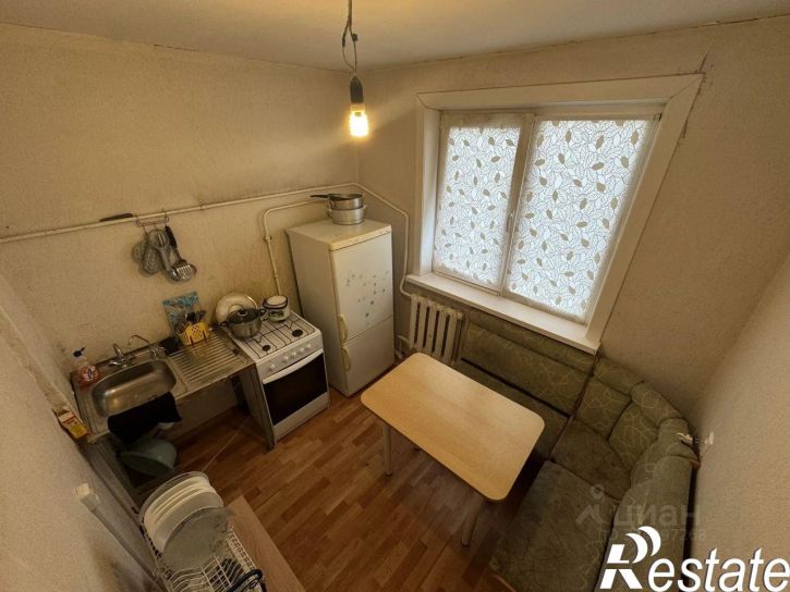 2-комн квартира улица Емлина, 10,  д. 10