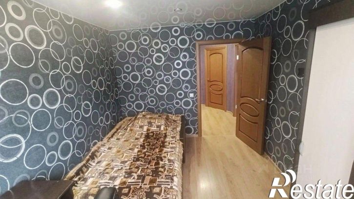 3-комн квартира улица Емлина, 10,  д. 10
