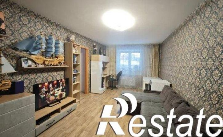 3-комн квартира улица Сакко и Ванцетти, 10,  д. 10