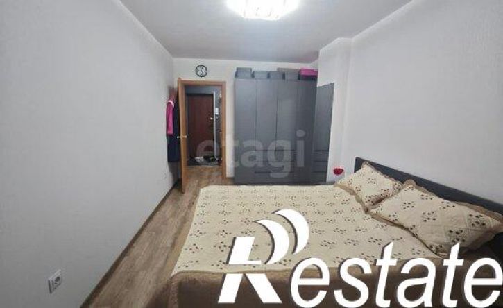 3-комн квартира улица Сакко и Ванцетти, 10,  д. 10