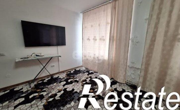 4-комн квартира улица Сакко и Ванцетти, 10,  д. 10