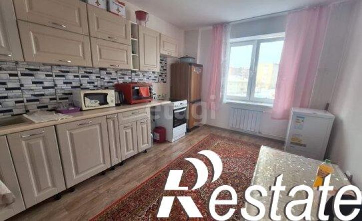 4-комн квартира улица Сакко и Ванцетти, 10,  д. 10